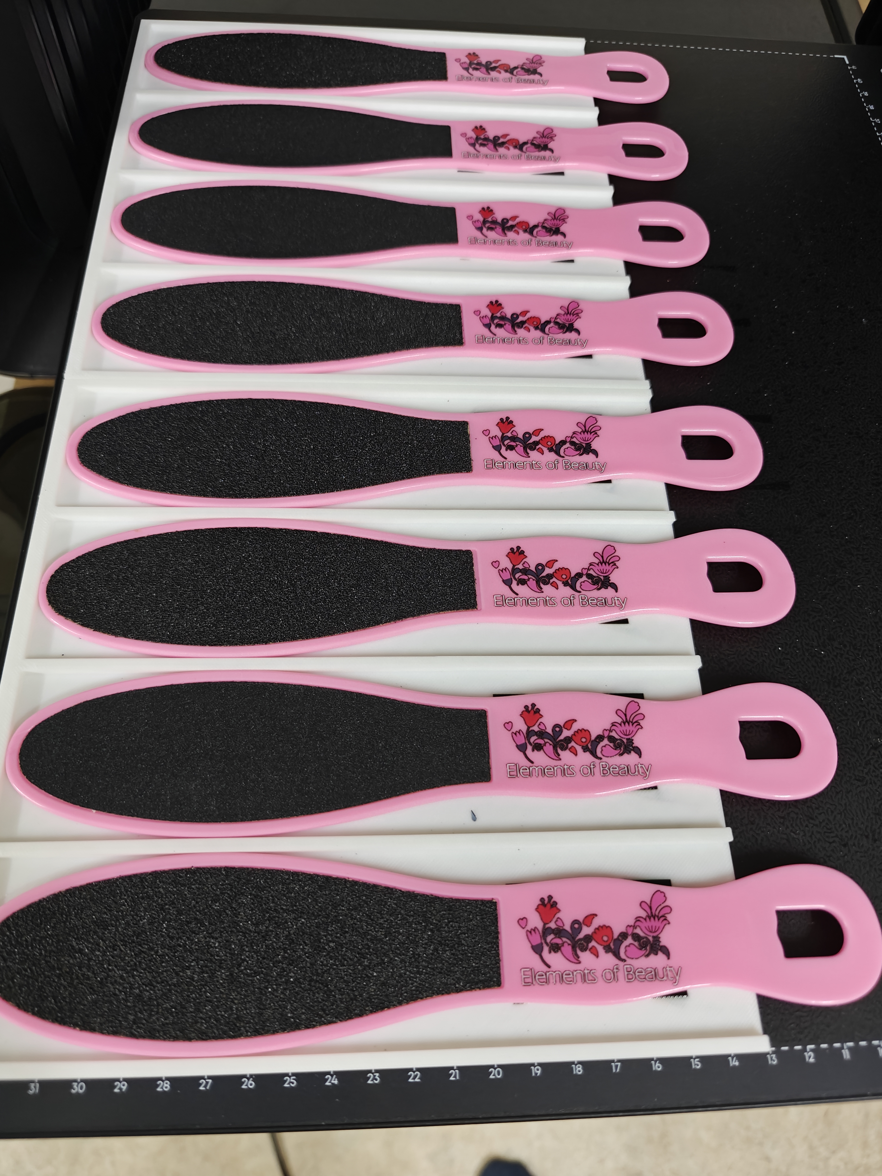 Roze vijlen met Elements of Beauty logo